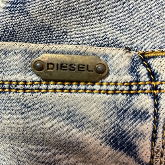 DIESEL 1992 Straight Fit Mid-Washed Distressed Jeans - Picture 2 of 7